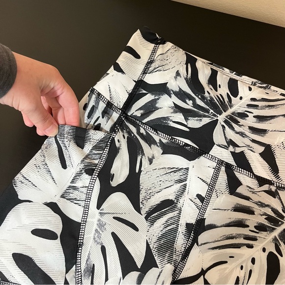 Cycle House by Marika Laura Side Pockets Bermuda Shorts - Picture 11 of 15